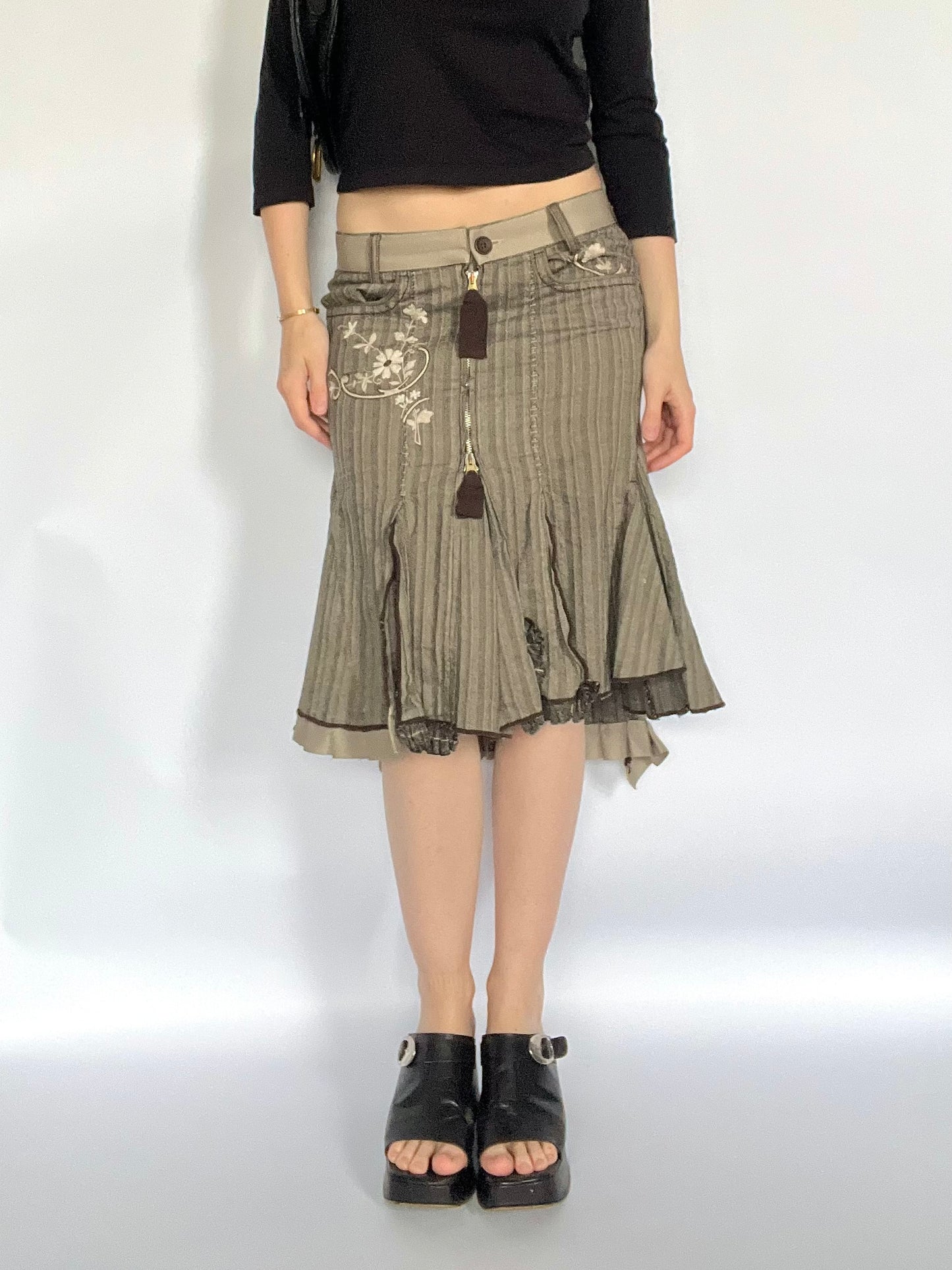 Marithé + François Girbaud embroidered knee length skirt