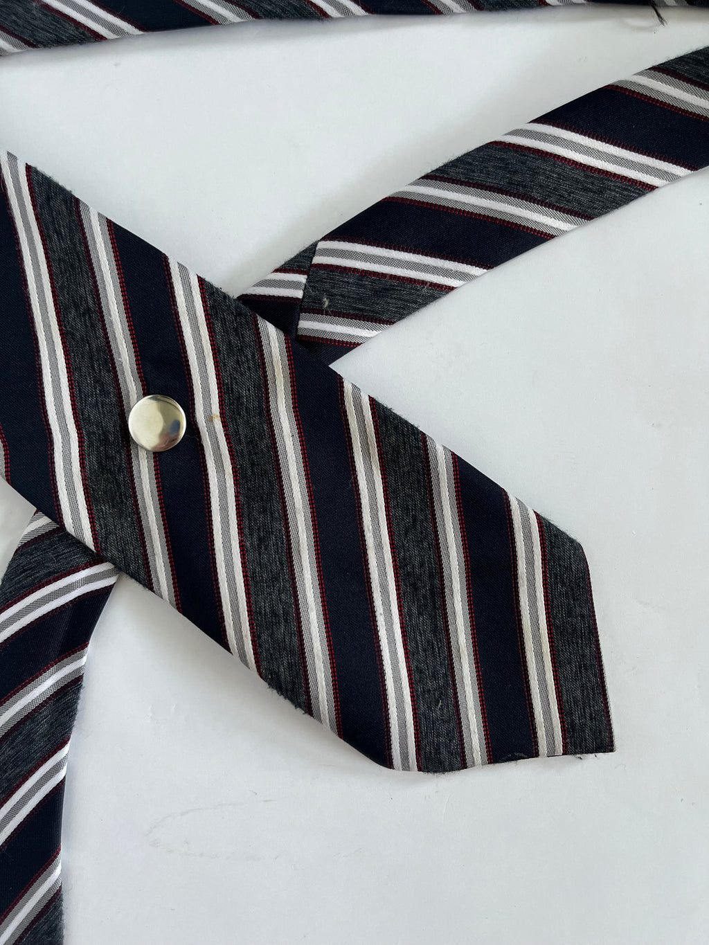 34 inch tie belt: grey stripe