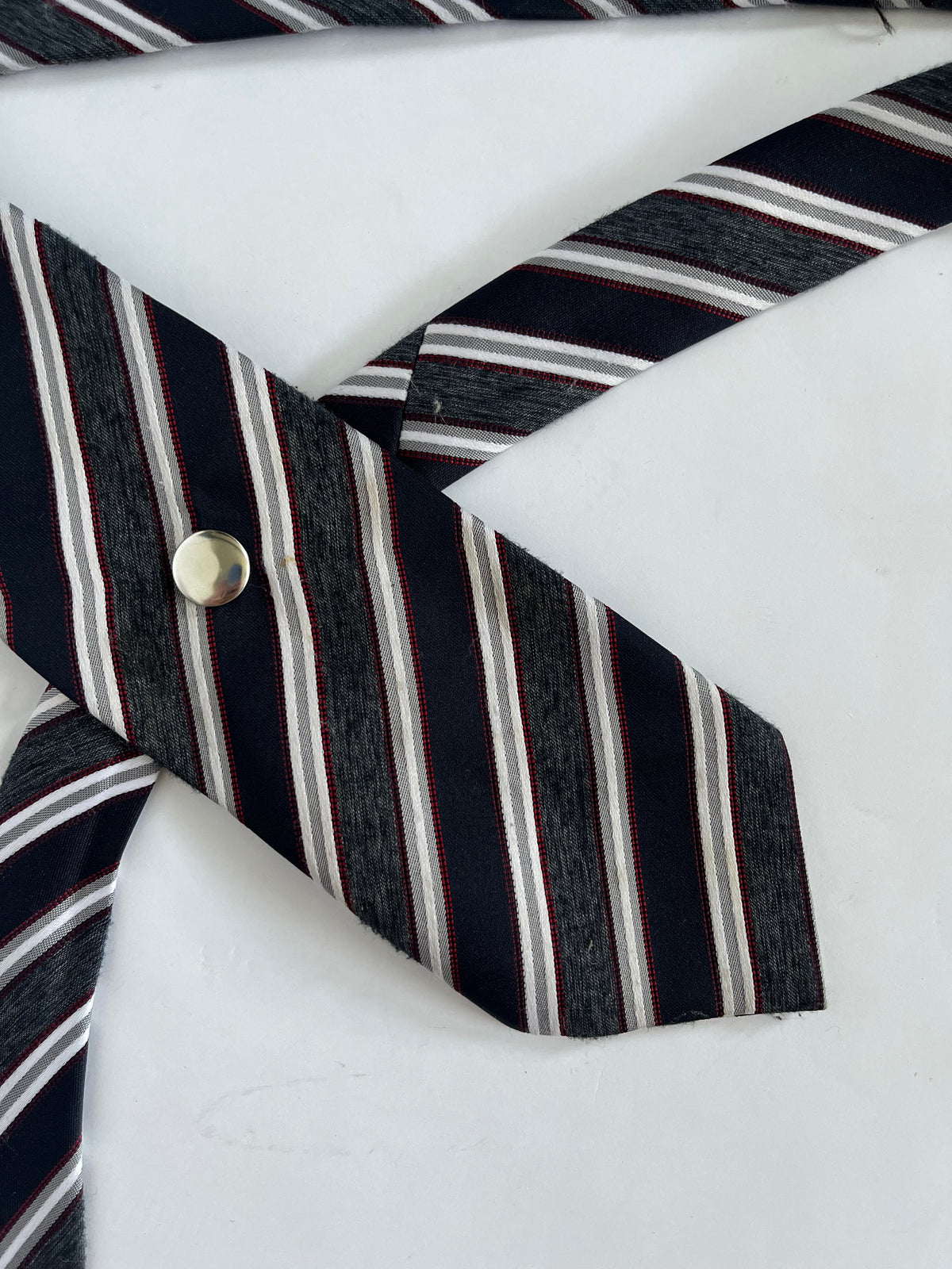 34 inch tie belt: grey stripe